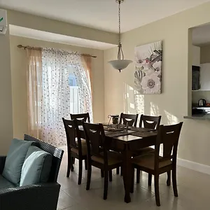 Holiday home Seamist @oceanpointe Comfy 2br W/pool Gym & Parking